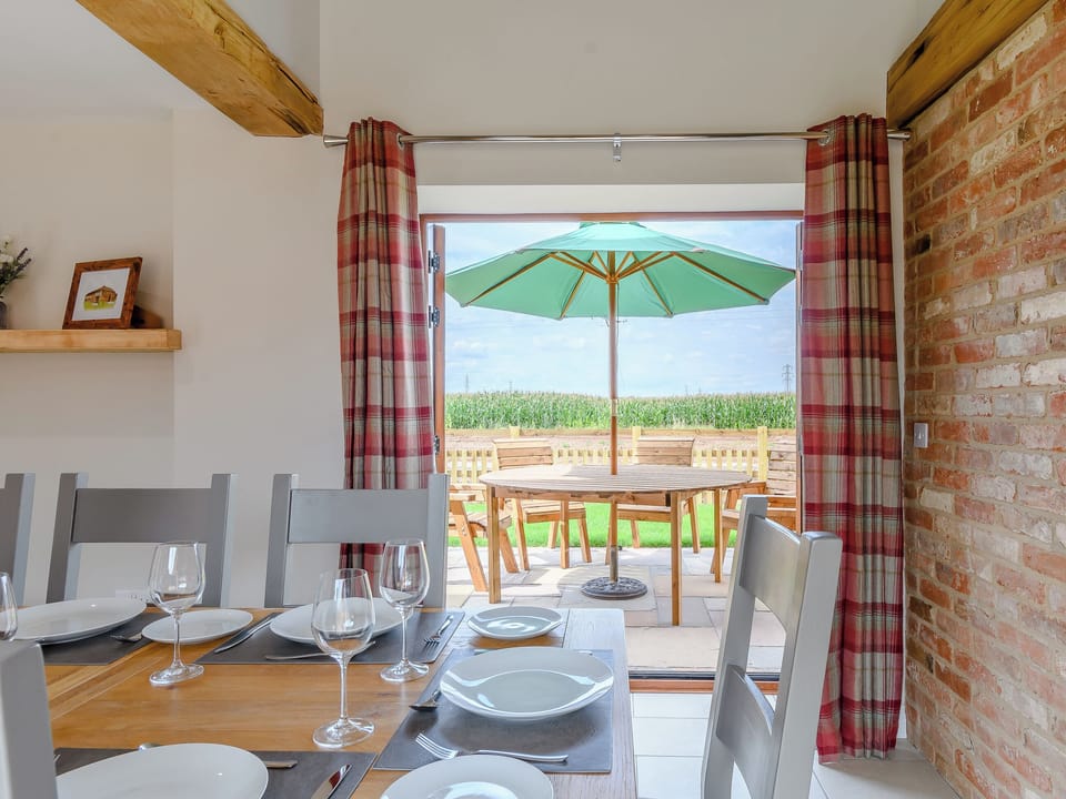 Dining room | Honies Farm barns- The Archers - Honies Farm barns, East Stoke, near Newark