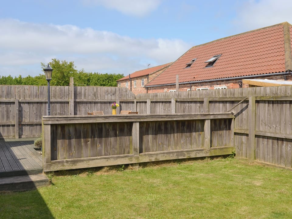 Lawned area of garden | Meadow View - Struncheon Hill Farm, Brandesburton, near Bridlington