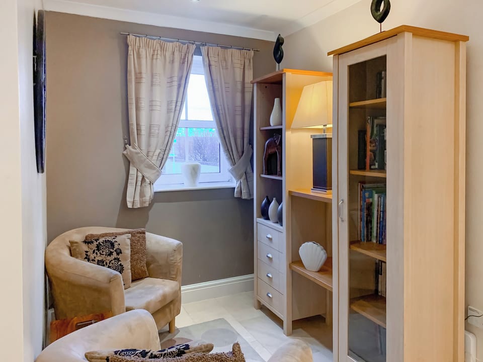 Sitting area | Four Seasons, Plwmp