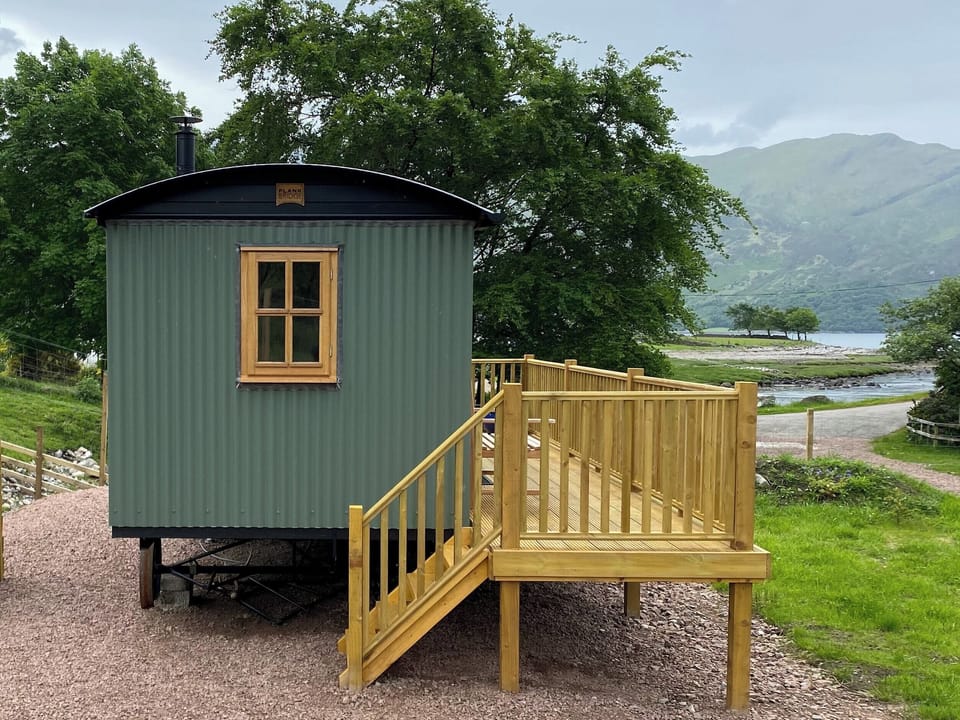 Exterior | Corran Shepherd&rsquo;s Hut, Corran