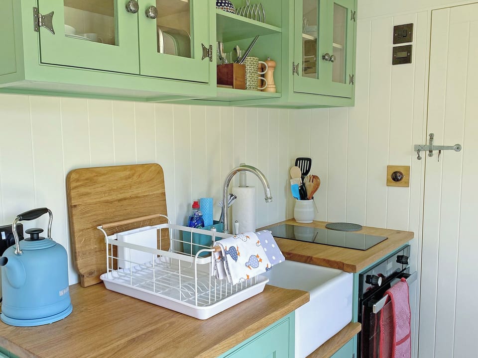 Kitchen | Corran Shepherd&rsquo;s Hut, Corran
