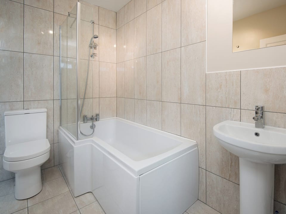 Bathroom with shower over bath | Callander&rsquo;s, Gatehouse of Fleet