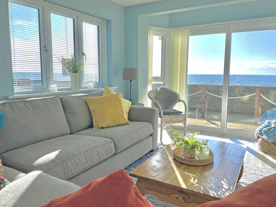 Lounge with sea view | Point Clear View, Point Clear, near Clacton-on-Sea