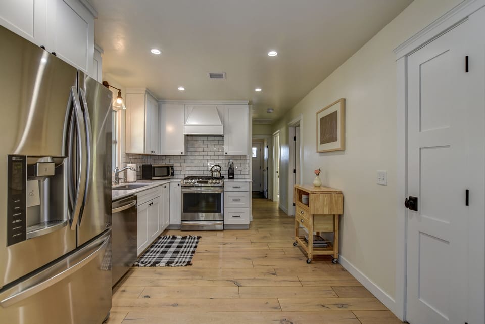 Kitchen, with all brand new appliances!