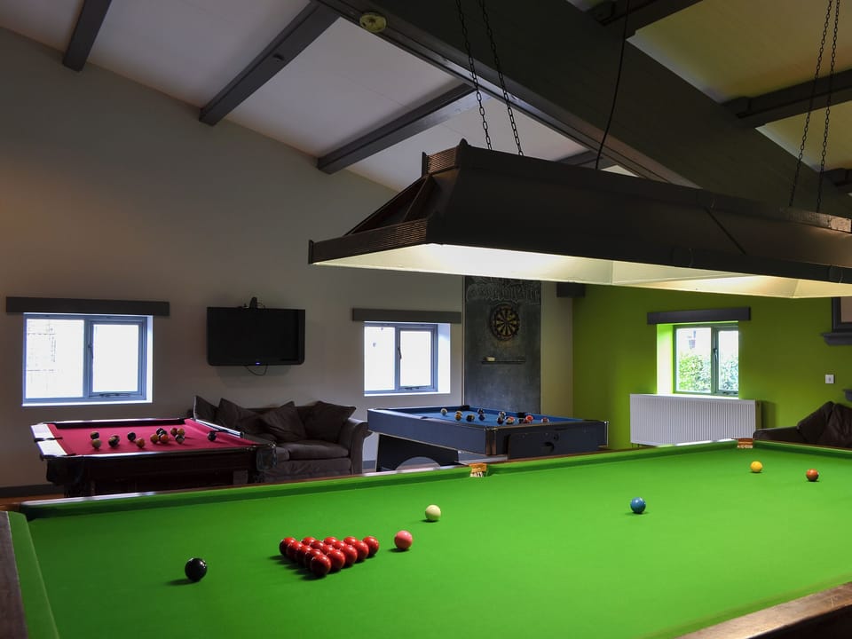 Well-appointed shared games room | Woodlands, Meadow View, Four Bays - Struncheon Hill Farm, Brandesburton, near Bridlington