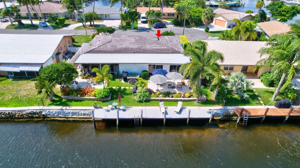 Waterfront beauty! Come relax with us in Sunny South Florida 