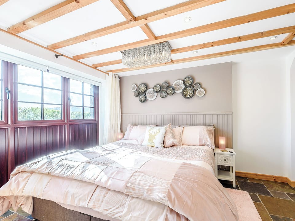 Double bedroom | The Coach House - Bronyn Farm, Ferryside, near Carmarthen