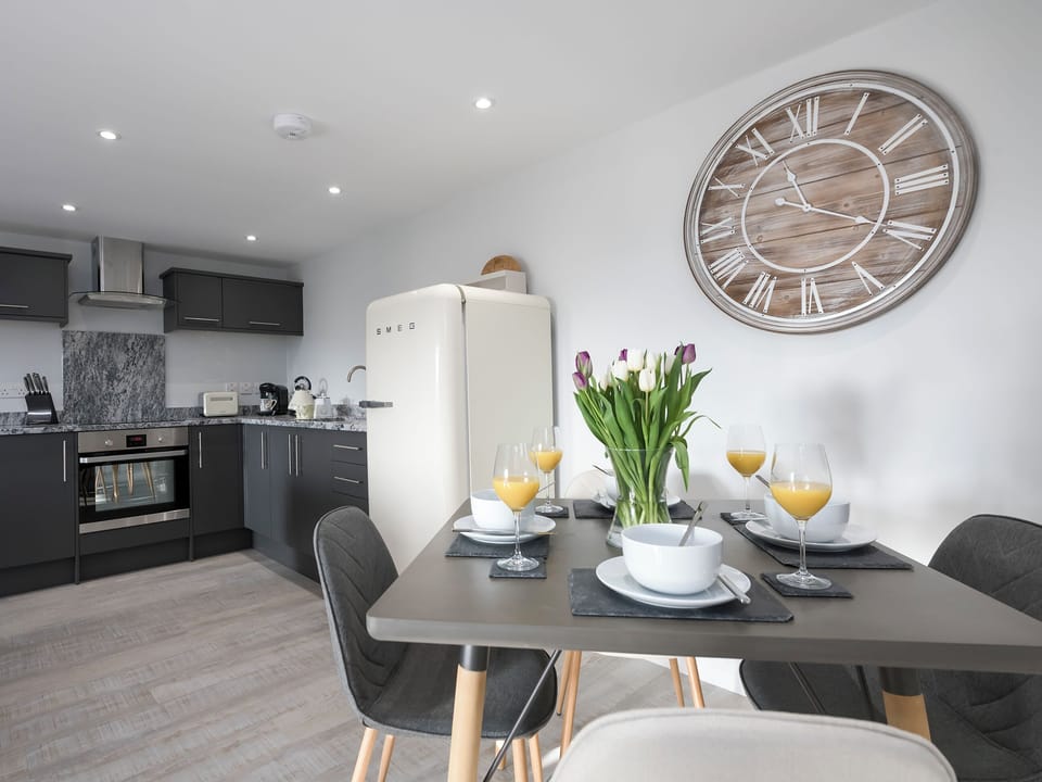 Modern fitted kitchen and dining area | The Cowshed - Green Valley, Ubbeston, near Halesworth