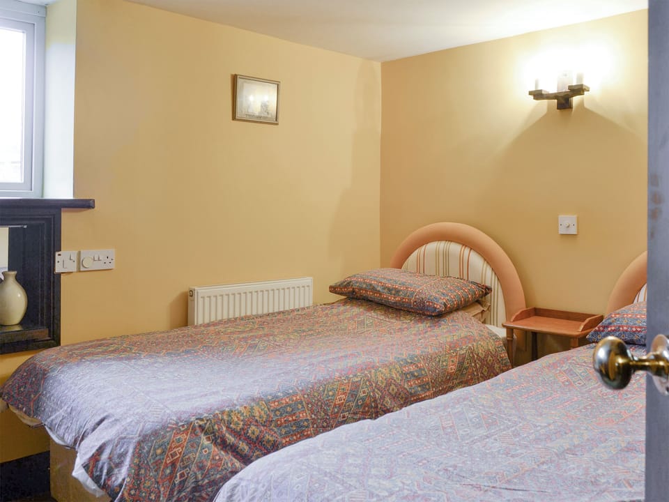 Relaxing twin bedroom | Chaffcutters - Friars Cottages, Kentisbury Ford, near Barnstaple