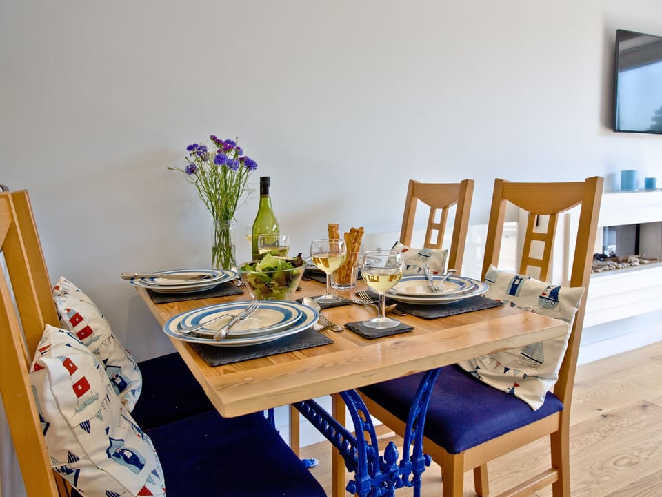 Dining Area | Dunlin 4 - The Cove, Brixham