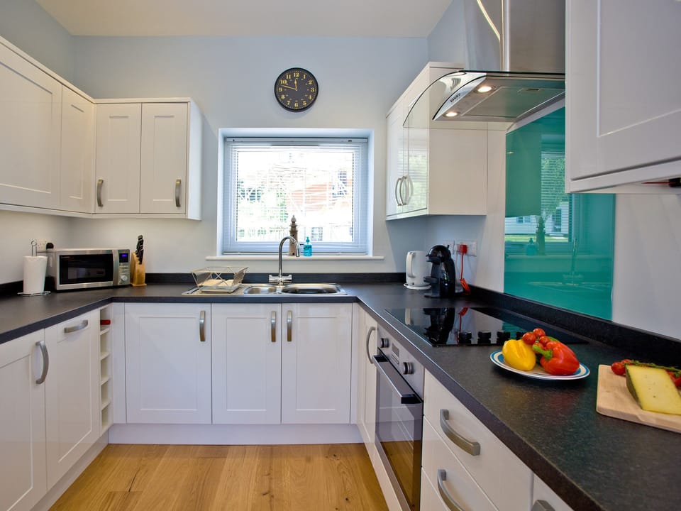 Kitchen | Dunlin 4 - The Cove, Brixham