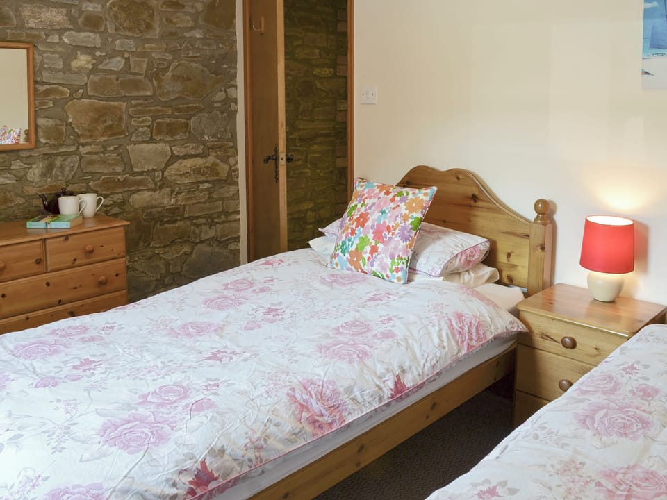 Relaxing second twin bedroom | Halcyon Cottage - Stowford Lodge Holiday Cottages, Langtree, near Great Torrington