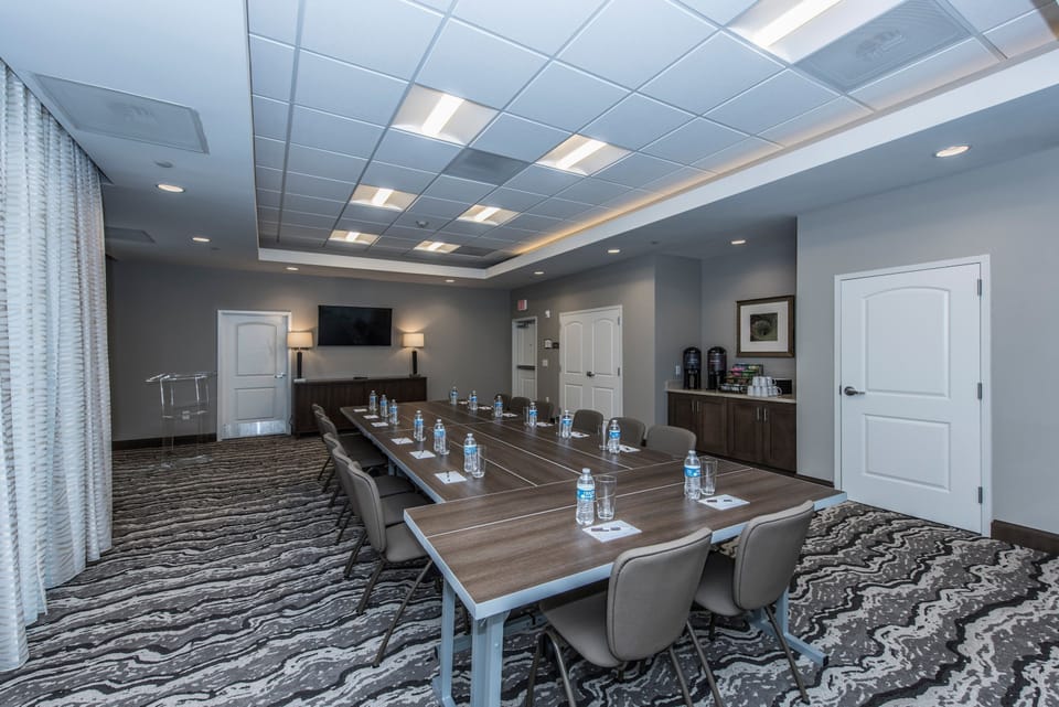 Business travelers will love the convenience of the on-site meeting room.
