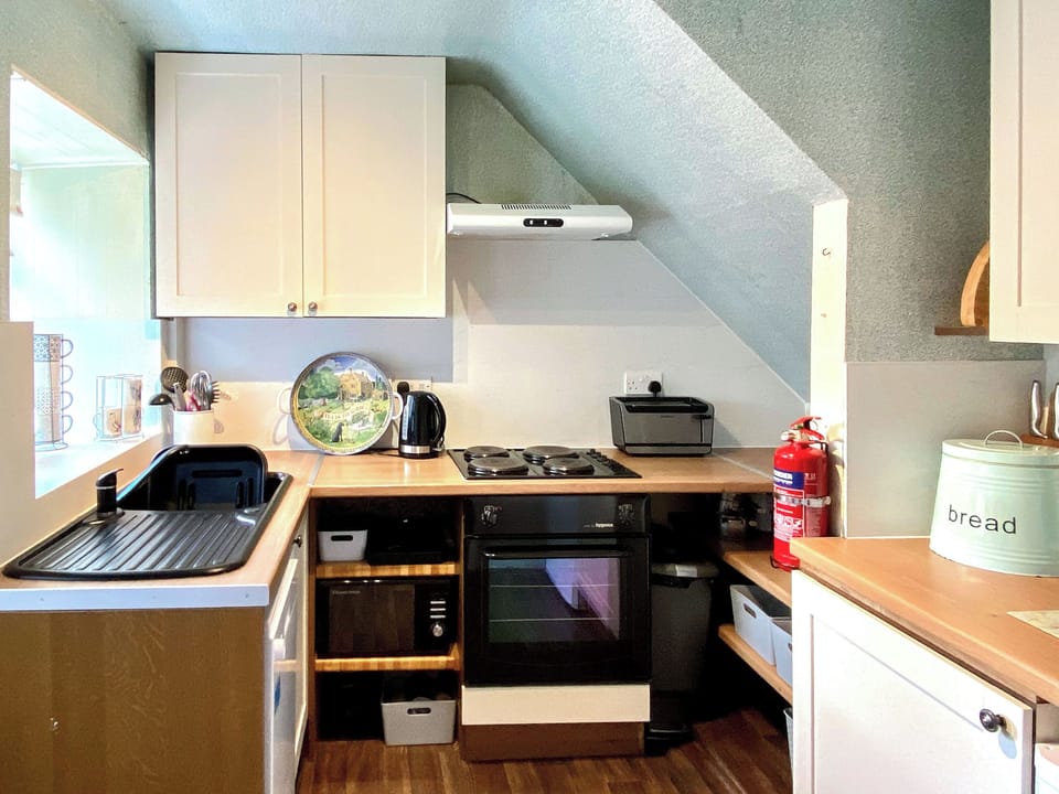 Kitchen - compact but well equipped | Jemima&rsquo;s Cottage, Bassenthwaite