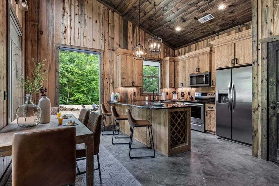 Kitchen/Dining area