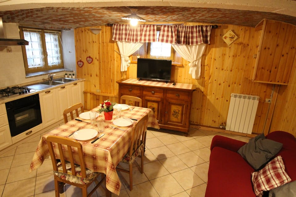 Living Room with sofa bed The Ermine Holiday Apartment - Solo Affitti Brevi