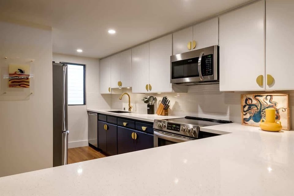 Kick back in this modern kitchen—perfect for morning coffee or sunset snacks. Luxe finishes meet island vibes for your unforgettable getaway.