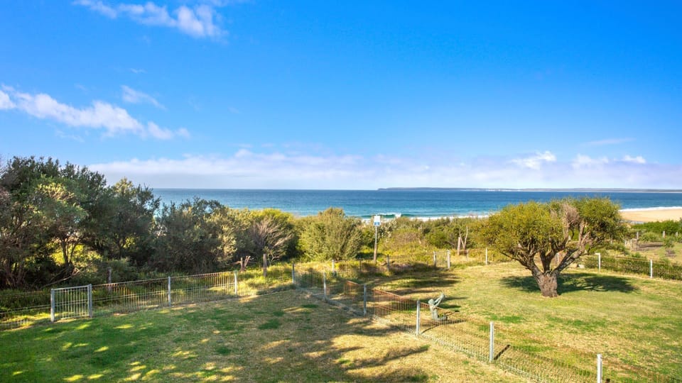 Amazing beach only a few minutes walk away, Easy access to an amazing surf beach for surfing