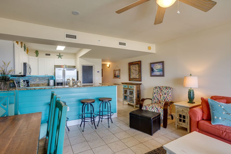 Plenty of seating in the living area. 