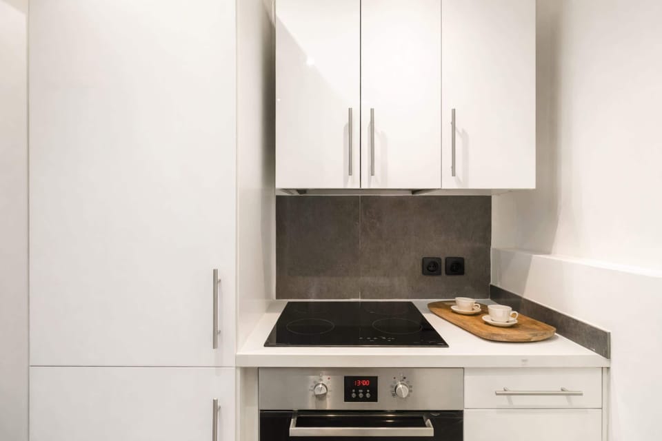 The kitchen is fully equipped: Nespresso machine & pods are provided