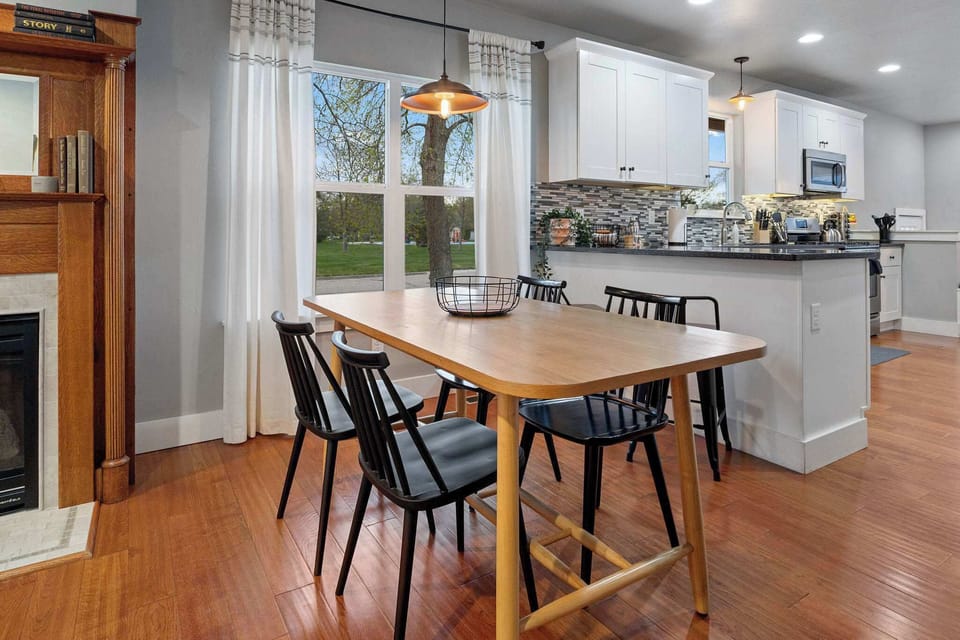 The dining table holds 4 and the countertop has 2 seats.