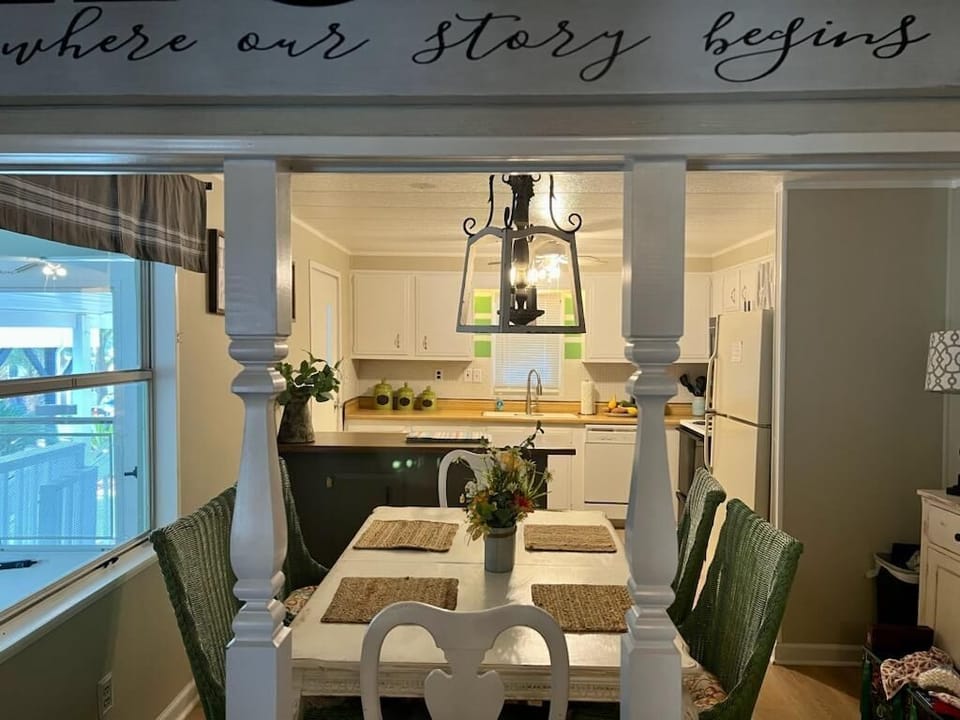 Dining room - Kitchen
