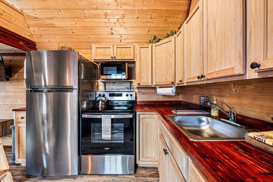 Fully Stocked Kitchen