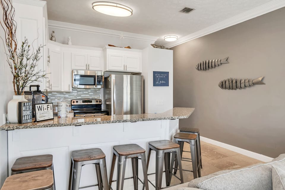 Cook for everybody in this fully accessorized Kitchen.