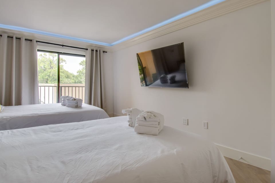 Bedroom 2 with 2 Queen Beds