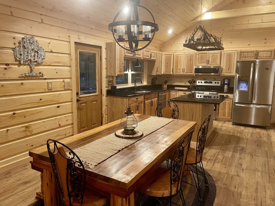 Dining area, kitchen. 