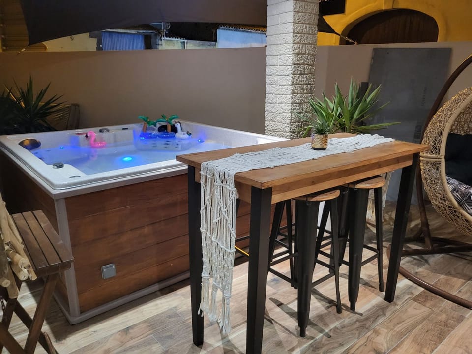 Indoor spa tub