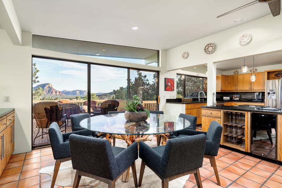 Gorgeous dining area with seating for 8+