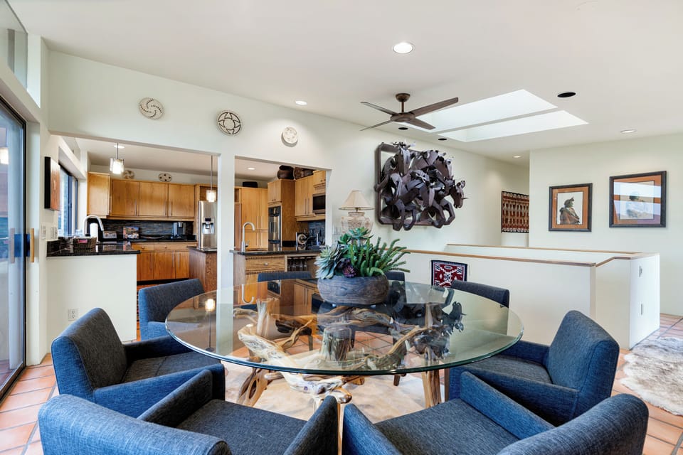 Gorgeous dining area with seating for 8+