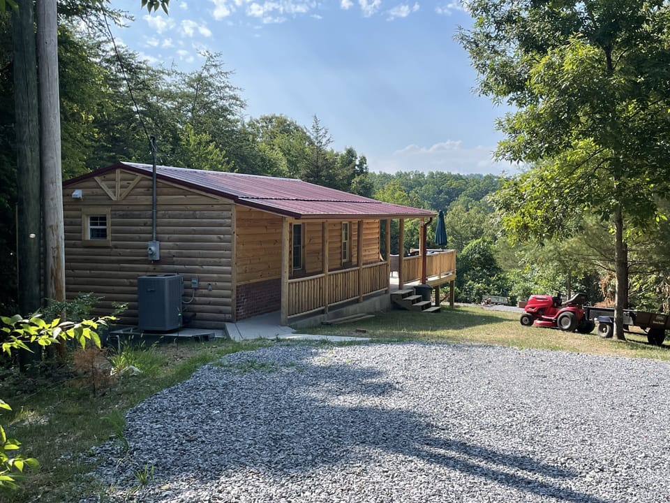 Ample level parking, plenty of room for cars in addition to trailers. 