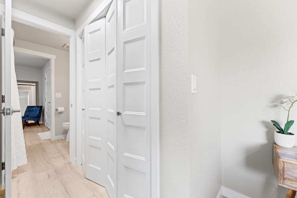 Closet in 2nd bedroom