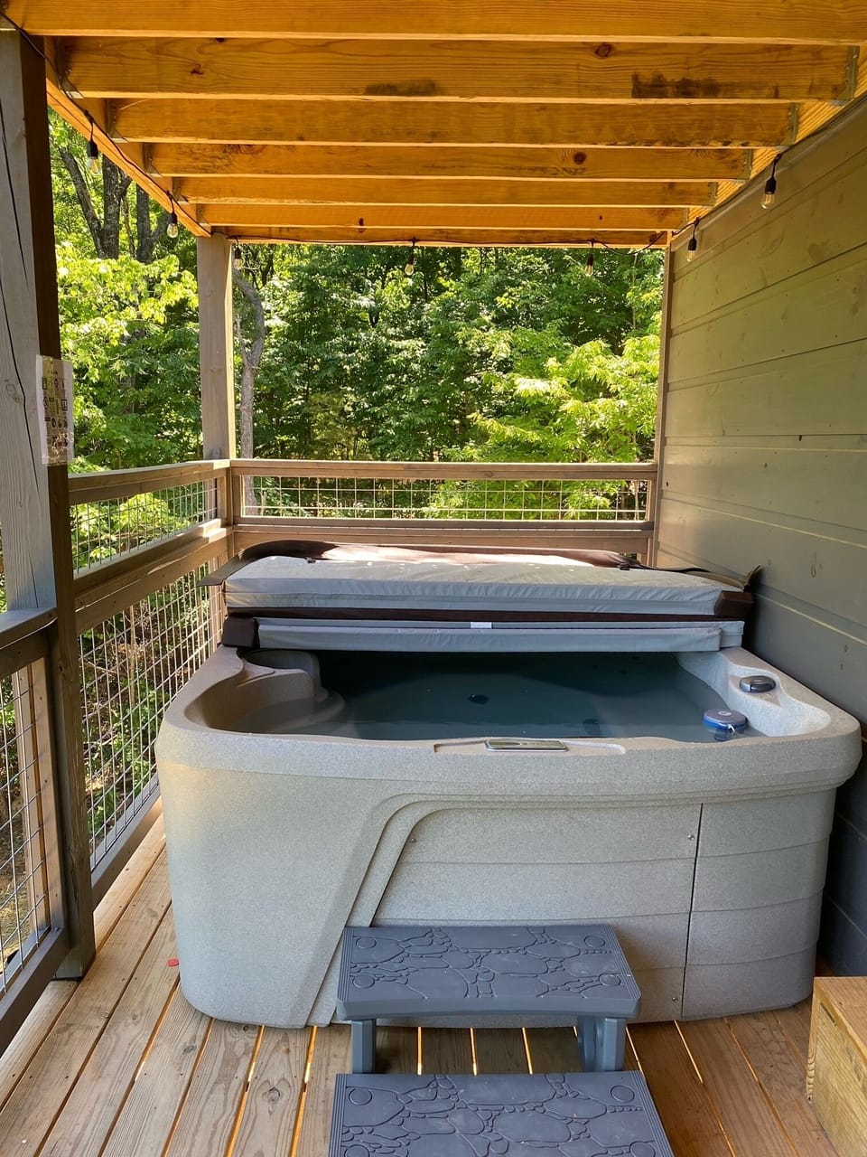 Outdoor spa tub