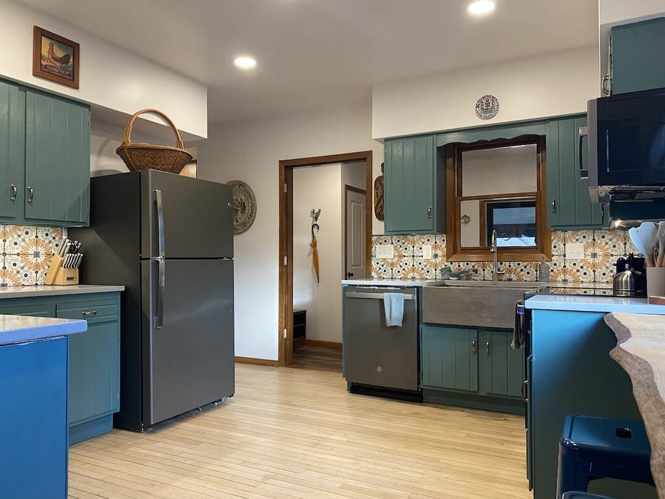 Full kitchen with plenty of space and a live edge counter to sit at