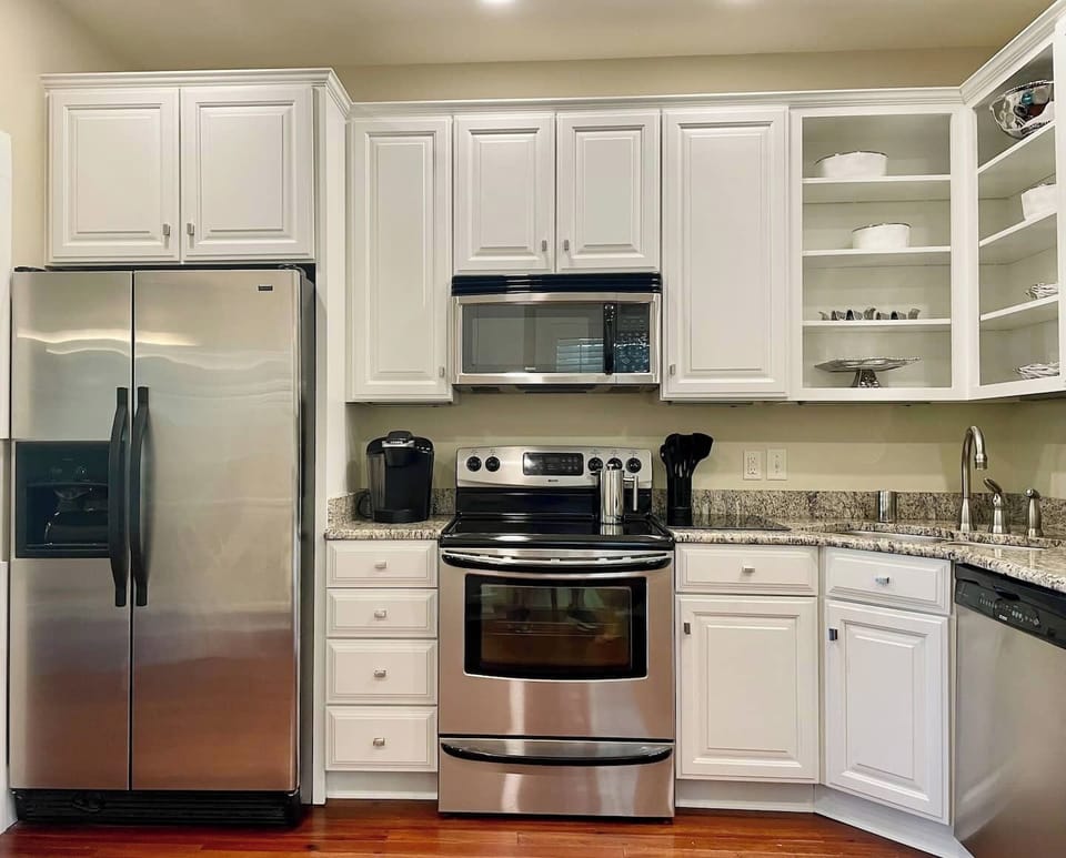 Cook like a pro in our spacious and fully-equipped kitchen, stocked with everything you need to whip up a delicious meal. Your health and well-being are important to us, so we've included a Reverse Osmosis System (ROS) under the kitchen sink to provi