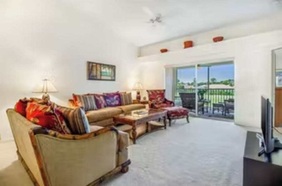 Living Room and Back Lanai
