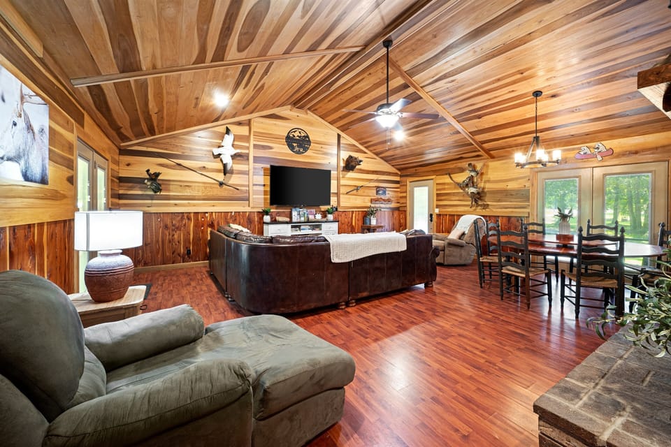 Raccoon Retreat | 9 Beds | Sleeps up to12 | 2,480 sq ft