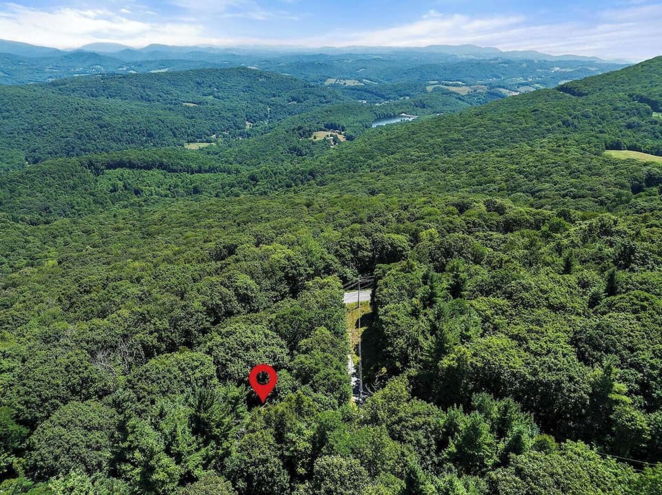 You won't believe you are only 6 minutes from King St and 9 minutes from Kidd-Brewer Stadium!  We are 1000 feet higher than Boone, and it feels like a million miles away.