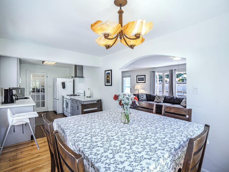 Enjoy Breakfast in the light filled house