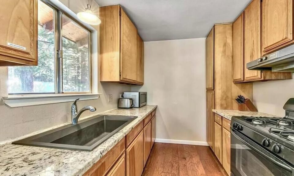 Large kitchen with all the ammenities needed