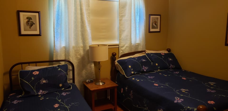 bedroom 4  with Full and twin bed