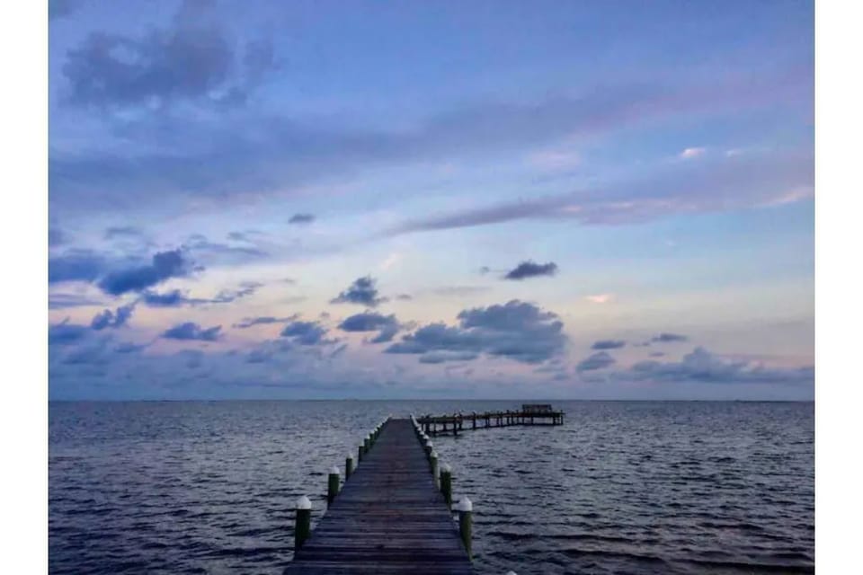 The house is 0.2 mile walk from a neighborhood pier on the Santa Rosa Sound. 