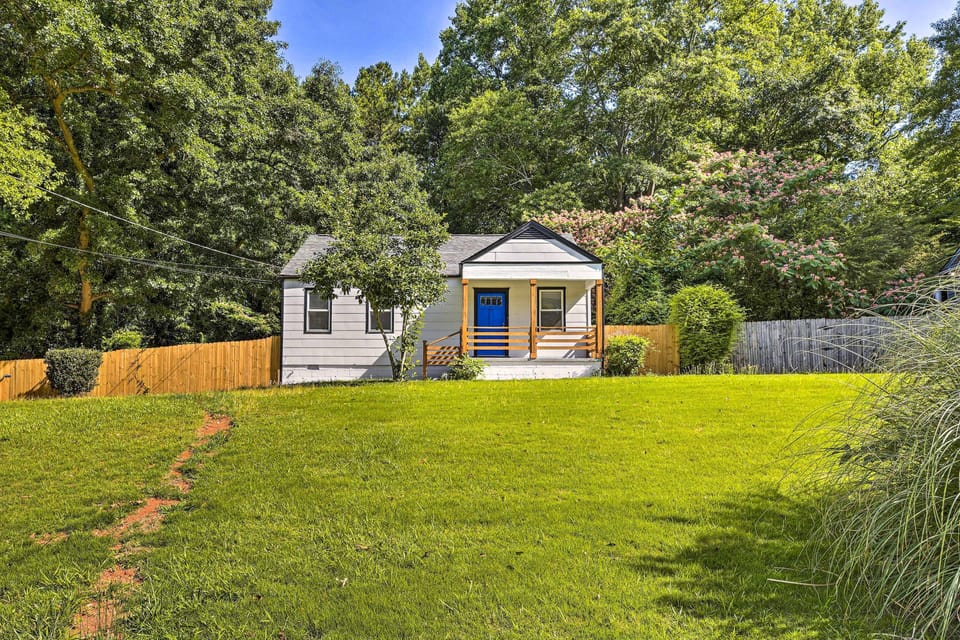 Atlanta Vacation Rental | 2BR | 1BA | 1,000 Sq Ft | Steps Required