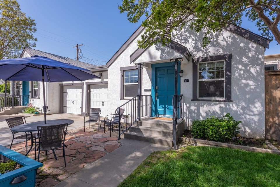 "We loved the location - walkable to all the fun boutiques, wine tasting rooms, restaurants, etc. downtown - but also just far away enough... to be nice and quiet!" - Laura, May 2021