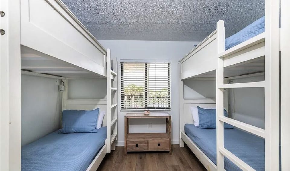 Bunk bed room