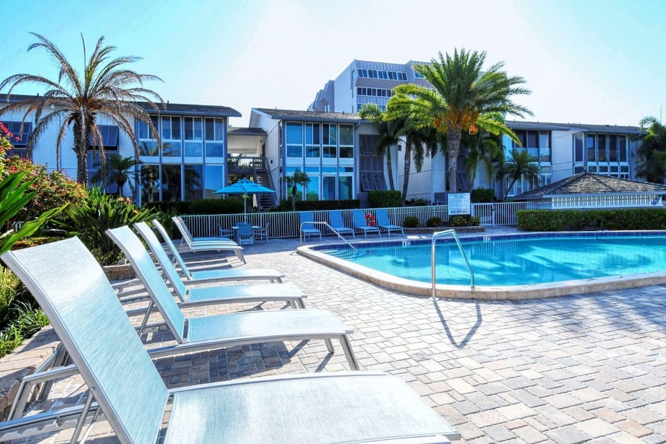 Gulf side pool