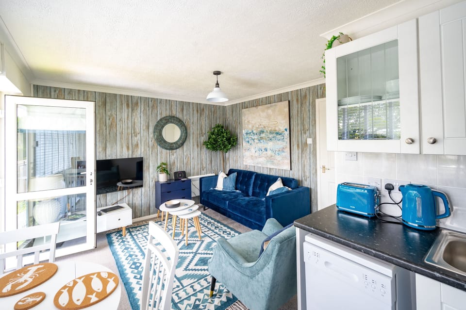 Sitting room and kitchen